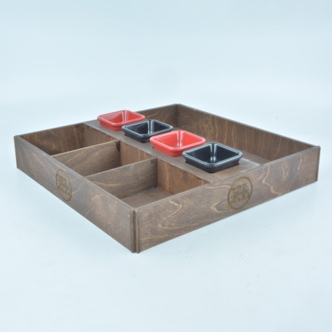 Ahşap Hamburger Sunum Tepsisi – Sosluk Bölmeli Masif Görünümlü Kafe Sunum Standı (36,8x36,8 cm) - 11029